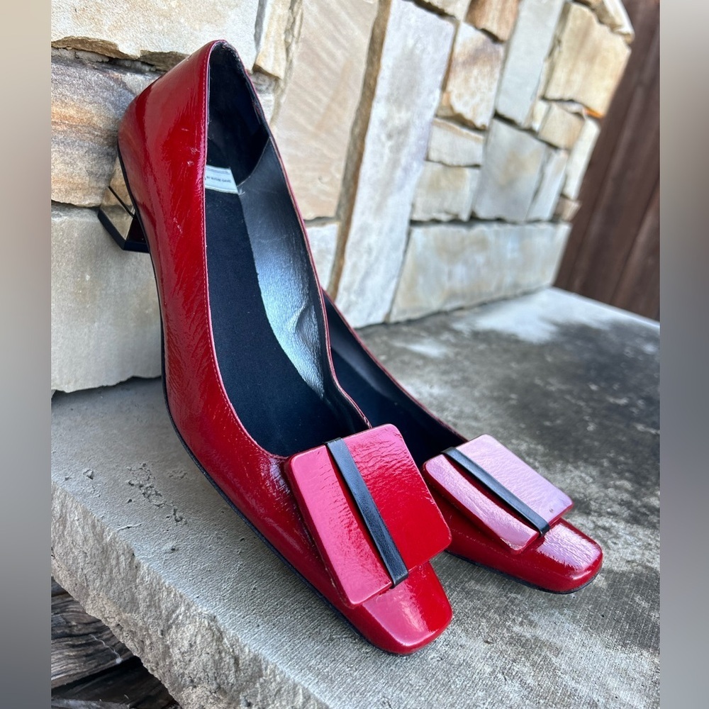 Ruthie Davis Luxury buckle red & black pump‎ shoes Sz-8.  S